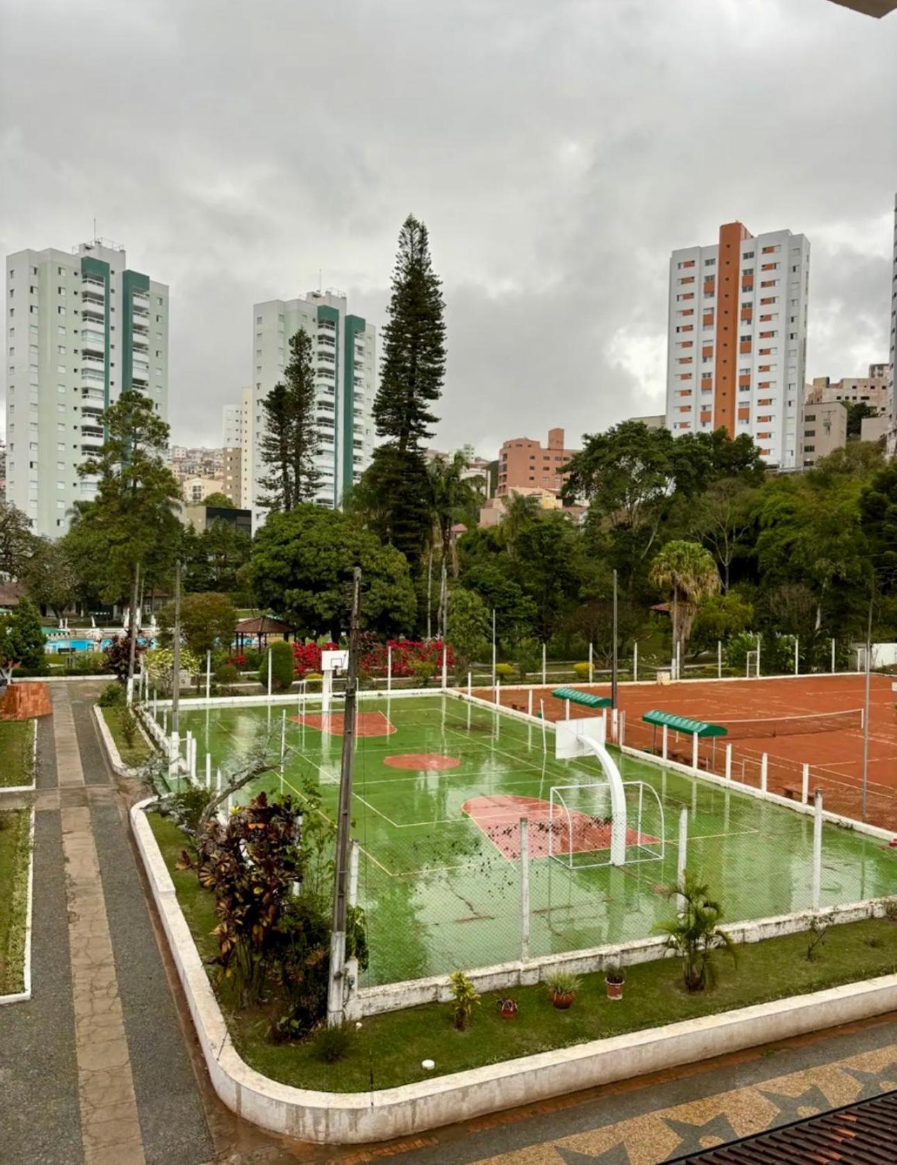 Apartamento Condominio Quisisana Centro Pocos De Caldas Lazer Completo, Uma Estrutura De Resort Luaran gambar